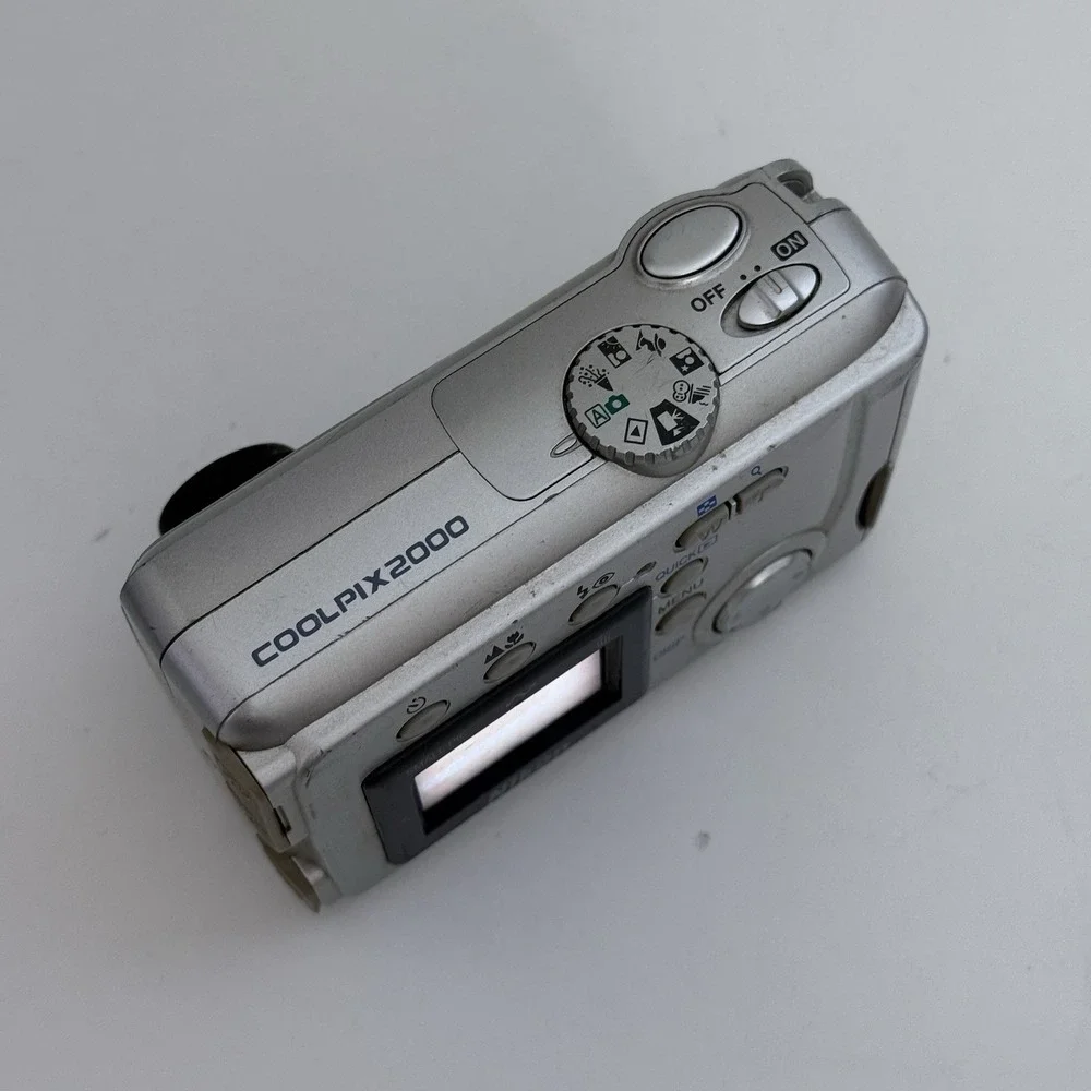 Nikon Coolpix 2000 Digital CAMERA ONLY AA Battery NOT INCLUDED TURNS ON